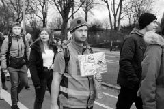 Junger Demonstrant versteht nur Klimaschutz