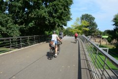 Karlsruhe, Fahrrad- und Fußgängerbrücke über den Zoo