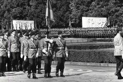 Am 25. Juni 1994 verabschiedete sich die Rote Armee vor dem sowjetischen Ehrenmal in Treptow.