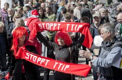 Protest gegen das sog. Freihandelsabkommen TTIP in Koeln innerhalb eines europaweiten Aktionstages