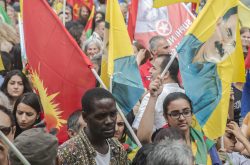 Proteste von Kurden und linken Gruppen gegen die Angriff der Türkei gegen Kurdengebiete im Irak und Syrien