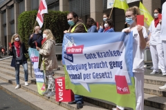 Ver.di-Mitglieder und Beschäftigte der Uni-Klinik Köln protestieren gegen Gesundheitspolitik