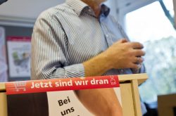 Tarifstreik bei Ikea Koeln-Godorf

unterstuetzt den Streik ehrenamtlich mit viel Erfahrung: Bernd Petry