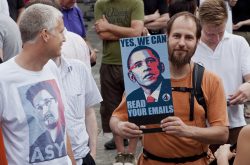 Protest gegen toatale Überwachung durch Prism etc.
Solidarität mit Edward Snowden