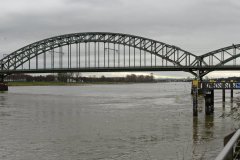 Köln, Südbrücke: eine Eisenbahnbrücke hauptsächlich für den Güterverkehr