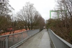 Köln, Rodenkirchener Brücke: was wird bei einem Neubau aus dem Wald und den Sportanlagen?