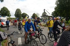 Menschenkette Keyenberg-Luetzerath: Aktivisti auf dem Weg zur Positionierung