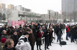 Protestaktion gegen Immobilien-Heuschrecken in Köln-Chorweiler und Privatisierung von Wohnram
