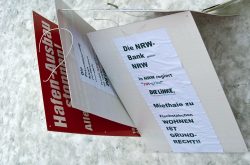 Protestaktion gegen Immobilien-Heuschrecken in Köln-Chorweiler und Privatisierung von Wohnram