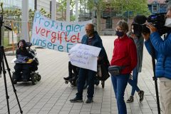 Protest vor der Bayer-Hauptverwaltung in Leverkusen
