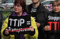 Campact-Protestaktion in Berlin gegen das Freihandelsabkommen TTIP