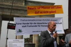 Campact-Protestaktion in Berlin gegen das Freihandelsabkommen TTIP