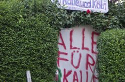 Zwangsräumung von Kaller Gerigk in Koeln, der symbolisch bundesweit fuer Zwangsraeumung, Gentrifizierung, Luxussanierung und Wohnviertelvertreibung steht