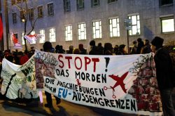 Demonstration zur Unterstützung Kobenes, gegen die Absichten der Innenministerkonferenz und fuer ein Bleiberecht von Asylsuchenden