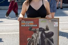 Demonstrantin mit Schild: Tierrechte jetzt