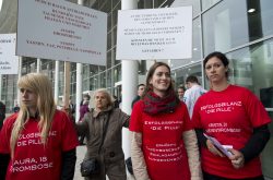 Protest von NGOs gegen die Gefahren der Pharmalobby anlaesslich der Hauptversammlung der Firma Bayer